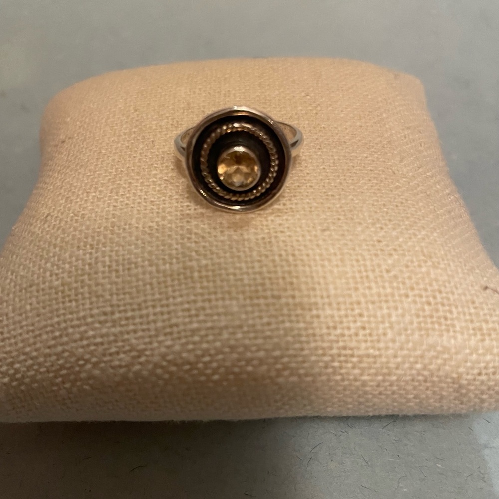 EUC Sterling Silver Loop Ring with Citrine Gemstone sz 7